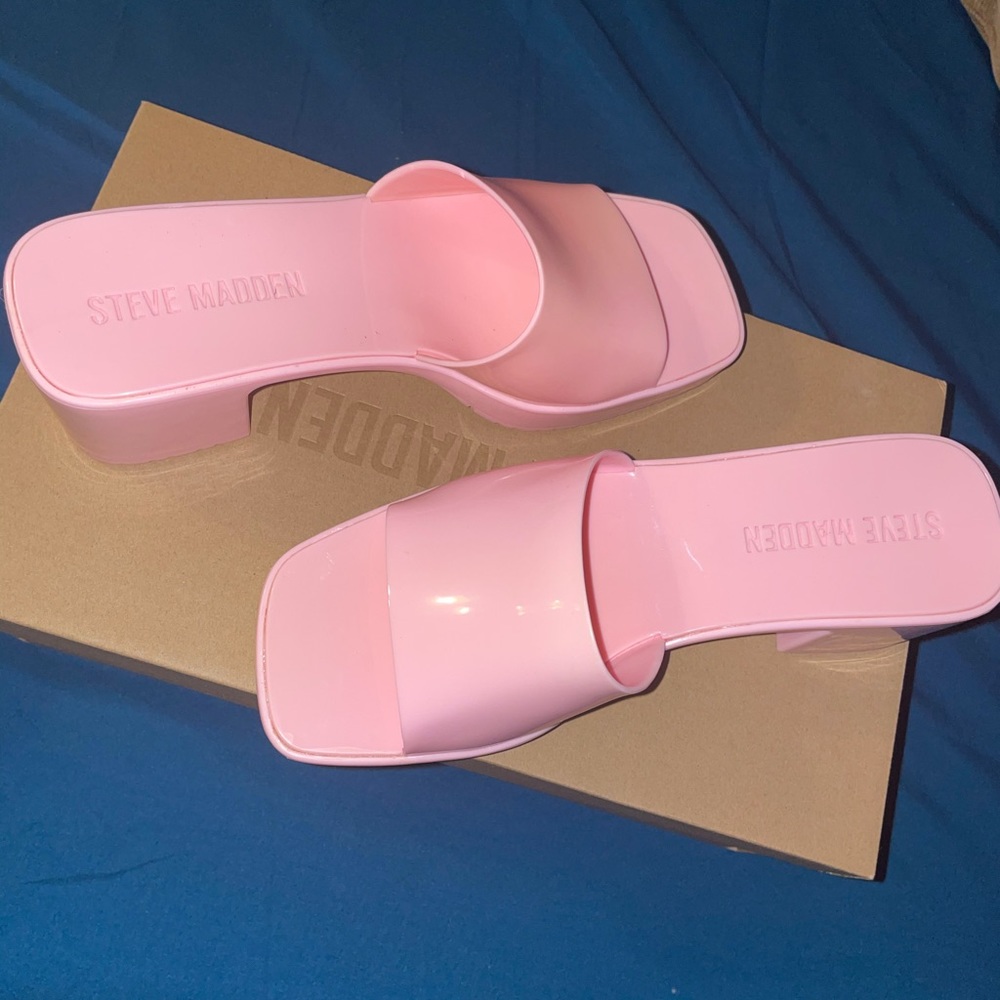BRAND NEW steve madden sandal heels.
